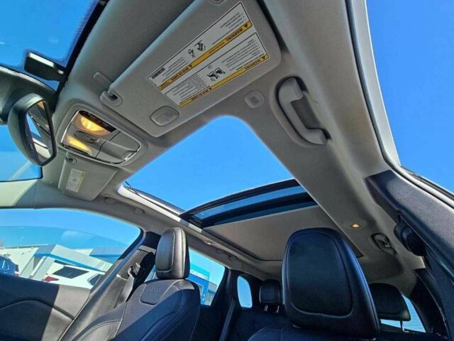 Білий Джип Grand Cherokee, об'ємом двигуна 0 л та пробігом 35 тис. км за 20000 $, фото 9 на Automoto.ua