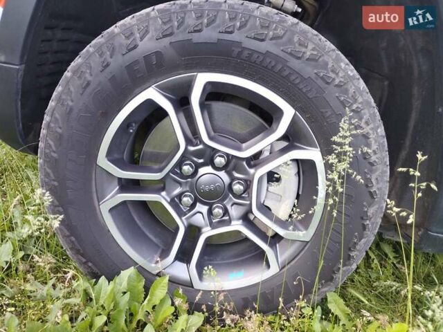 Білий Джип Grand Cherokee, об'ємом двигуна 2 л та пробігом 32 тис. км за 49999 $, фото 23 на Automoto.ua