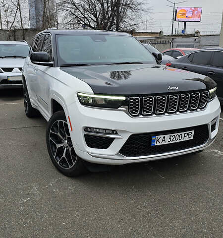 Білий Джип Grand Cherokee, об'ємом двигуна 2 л та пробігом 21 тис. км за 62000 $, фото 1 на Automoto.ua