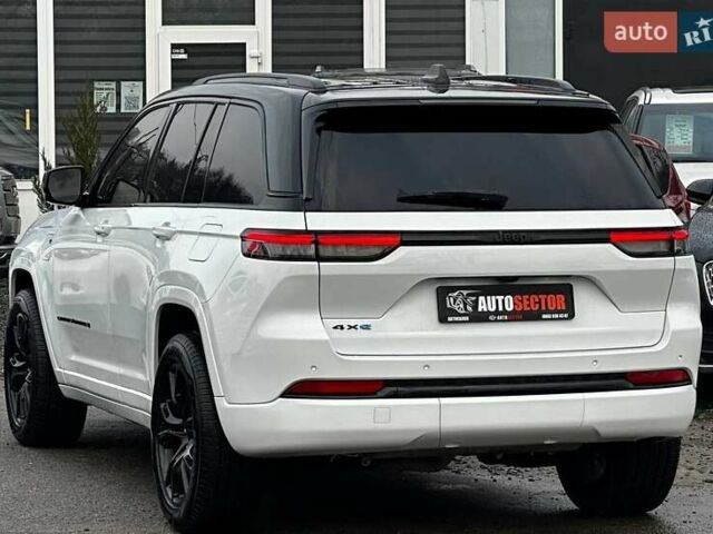 Білий Джип Grand Cherokee, об'ємом двигуна 2 л та пробігом 44 тис. км за 49500 $, фото 7 на Automoto.ua