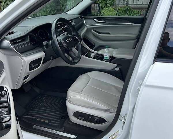 Білий Джип Grand Cherokee, об'ємом двигуна 3.6 л та пробігом 95 тис. км за 48500 $, фото 4 на Automoto.ua
