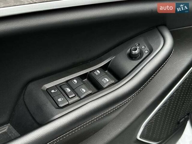 Білий Джип Grand Cherokee, об'ємом двигуна 2 л та пробігом 44 тис. км за 49500 $, фото 34 на Automoto.ua