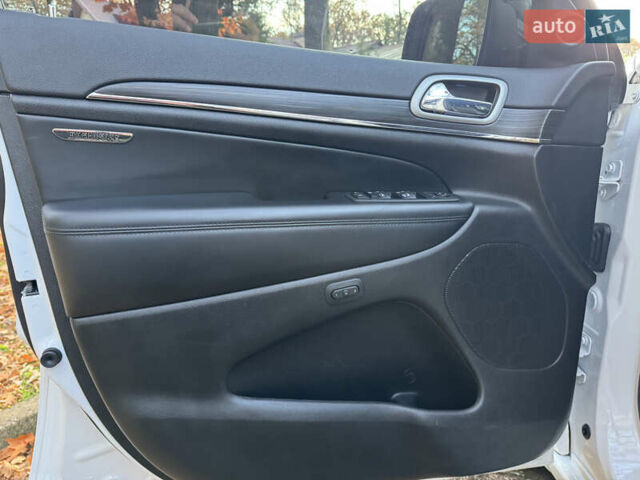 Білий Джип Grand Cherokee, об'ємом двигуна 3.6 л та пробігом 38 тис. км за 32000 $, фото 16 на Automoto.ua