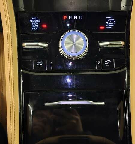 Білий Джип Grand Cherokee, об'ємом двигуна 2 л та пробігом 21 тис. км за 62000 $, фото 45 на Automoto.ua