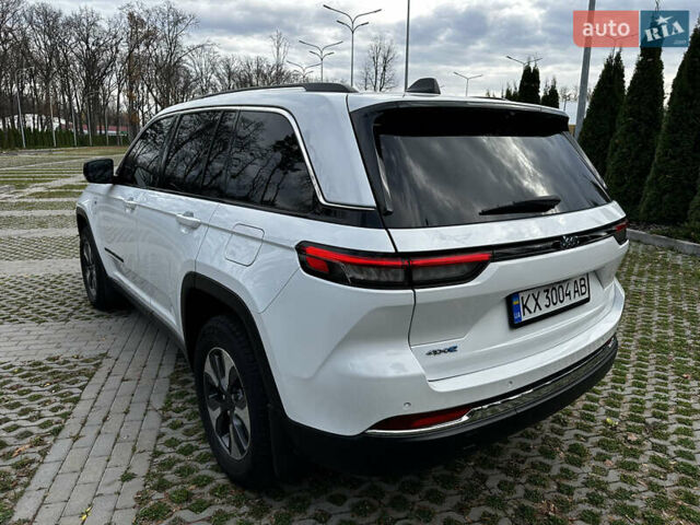 Білий Джип Grand Cherokee, об'ємом двигуна 2 л та пробігом 39 тис. км за 45500 $, фото 2 на Automoto.ua