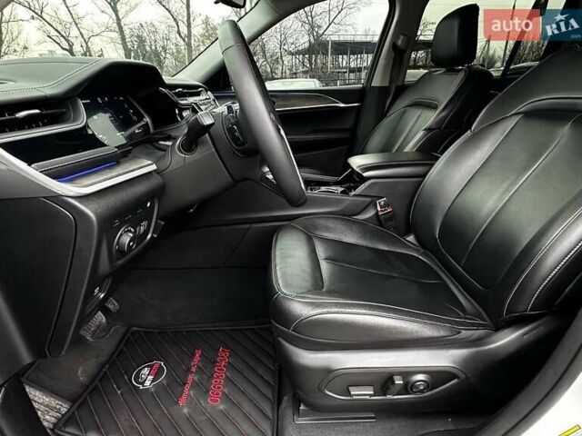 Білий Джип Grand Cherokee, об'ємом двигуна 2 л та пробігом 44 тис. км за 49500 $, фото 12 на Automoto.ua