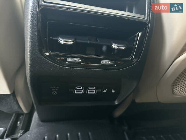 Білий Джип Grand Cherokee, об'ємом двигуна 2 л та пробігом 39 тис. км за 45500 $, фото 20 на Automoto.ua