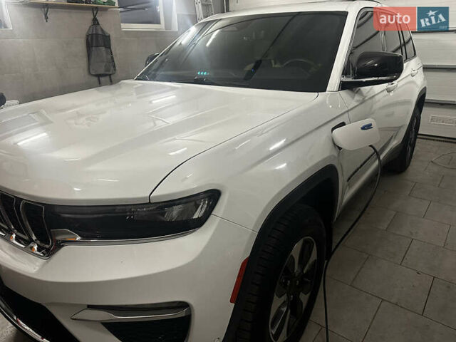 Білий Джип Grand Cherokee, об'ємом двигуна 2 л та пробігом 39 тис. км за 45500 $, фото 33 на Automoto.ua