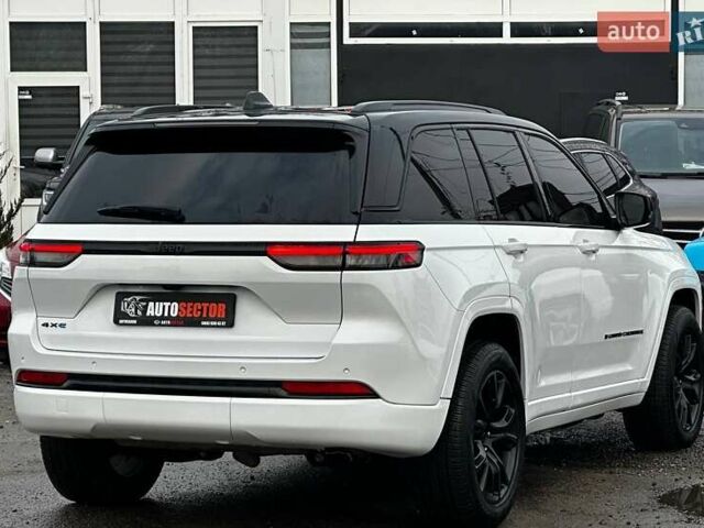 Білий Джип Grand Cherokee, об'ємом двигуна 2 л та пробігом 44 тис. км за 49500 $, фото 10 на Automoto.ua
