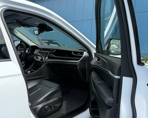 Білий Джип Grand Cherokee, об'ємом двигуна 2 л та пробігом 28 тис. км за 45000 $, фото 7 на Automoto.ua