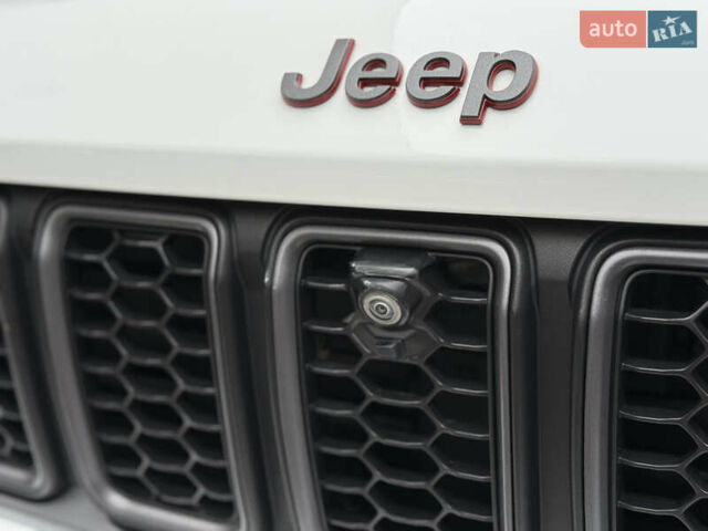 Белый Джип Гранд Чероки, объемом двигателя 3.6 л и пробегом 50 тыс. км за 42000 $, фото 10 на Automoto.ua