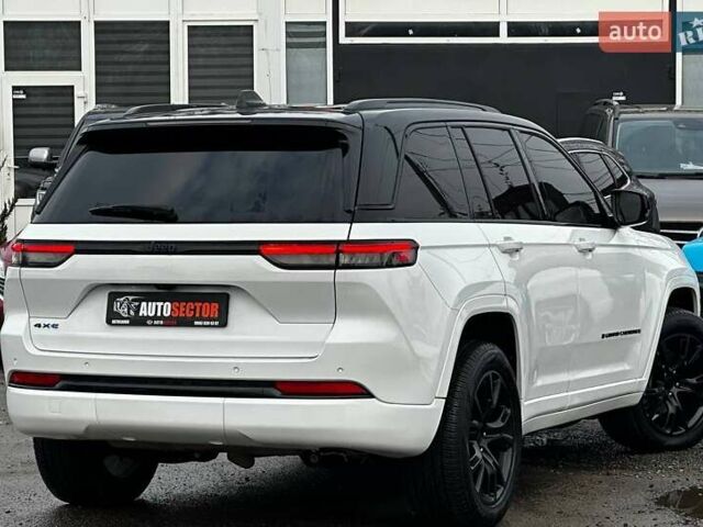 Білий Джип Grand Cherokee, об'ємом двигуна 2 л та пробігом 44 тис. км за 49500 $, фото 11 на Automoto.ua