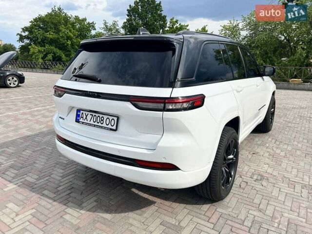 Белый Джип Гранд Чероки, объемом двигателя 2 л и пробегом 41 тыс. км за 53000 $, фото 6 на Automoto.ua