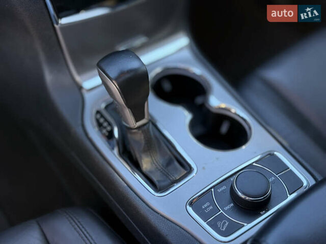 Белый Джип Гранд Чероки, объемом двигателя 3.6 л и пробегом 76 тыс. км за 27000 $, фото 26 на Automoto.ua