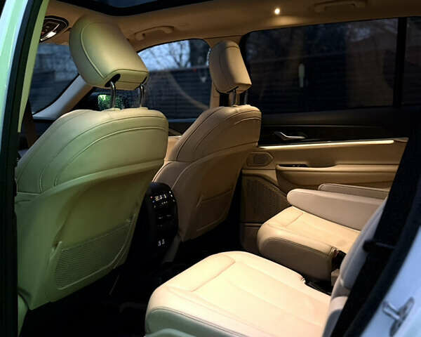 Белый Джип Гранд Чероки, объемом двигателя 3.6 л и пробегом 135 тыс. км за 36500 $, фото 5 на Automoto.ua