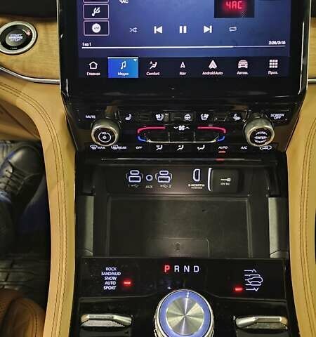 Білий Джип Grand Cherokee, об'ємом двигуна 2 л та пробігом 21 тис. км за 62000 $, фото 33 на Automoto.ua