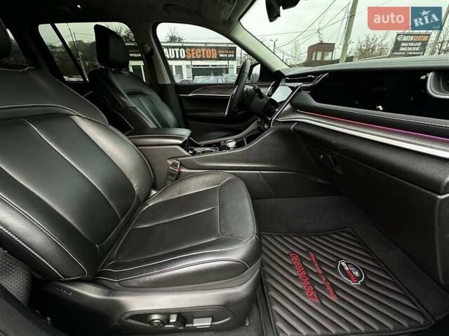 Білий Джип Grand Cherokee, об'ємом двигуна 2 л та пробігом 44 тис. км за 49500 $, фото 19 на Automoto.ua