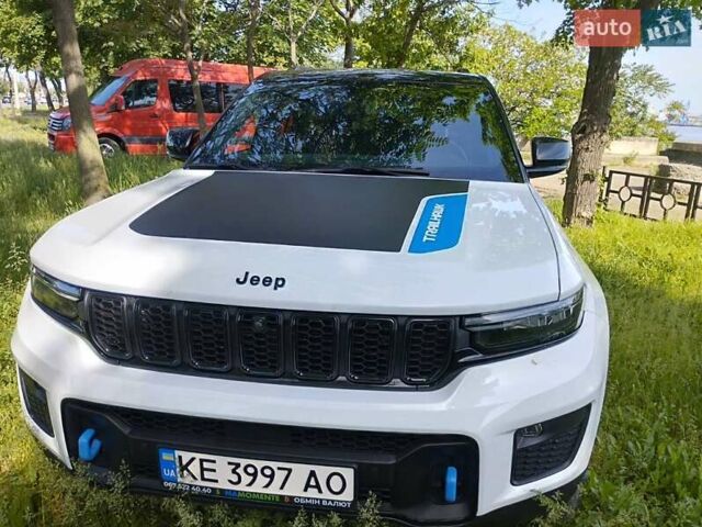 Білий Джип Grand Cherokee, об'ємом двигуна 2 л та пробігом 32 тис. км за 49999 $, фото 1 на Automoto.ua