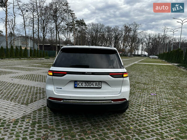 Білий Джип Grand Cherokee, об'ємом двигуна 2 л та пробігом 39 тис. км за 45500 $, фото 5 на Automoto.ua