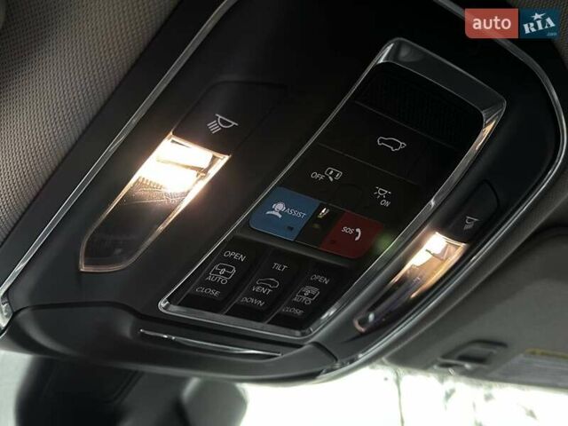 Білий Джип Grand Cherokee, об'ємом двигуна 2 л та пробігом 44 тис. км за 49500 $, фото 35 на Automoto.ua