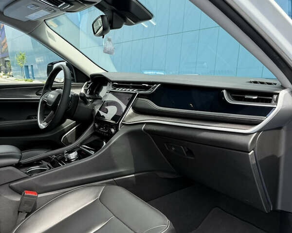 Білий Джип Grand Cherokee, об'ємом двигуна 2 л та пробігом 28 тис. км за 45000 $, фото 15 на Automoto.ua