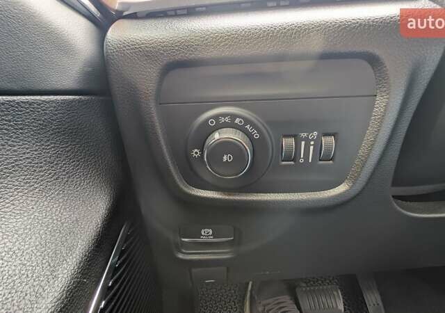Білий Джип Grand Cherokee, об'ємом двигуна 3.6 л та пробігом 30 тис. км за 51000 $, фото 11 на Automoto.ua