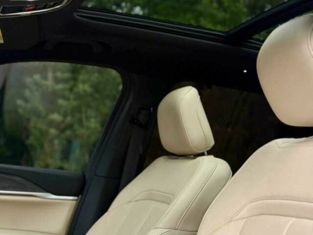 Білий Джип Grand Cherokee, об'ємом двигуна 2 л та пробігом 35 тис. км за 46900 $, фото 2 на Automoto.ua