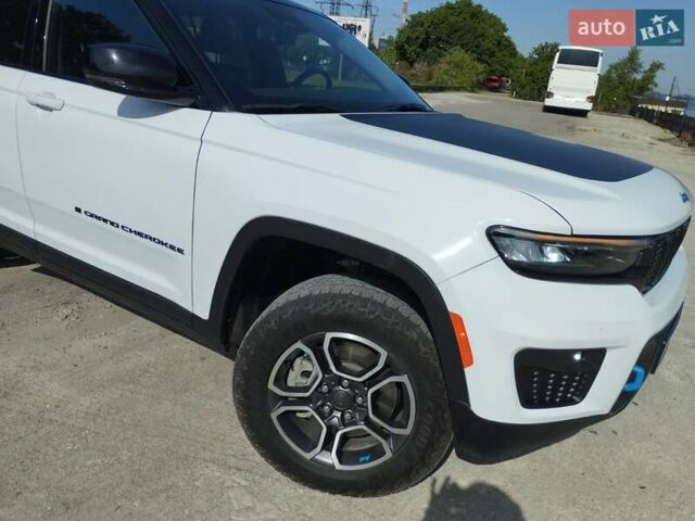 Білий Джип Grand Cherokee, об'ємом двигуна 2 л та пробігом 32 тис. км за 49999 $, фото 4 на Automoto.ua