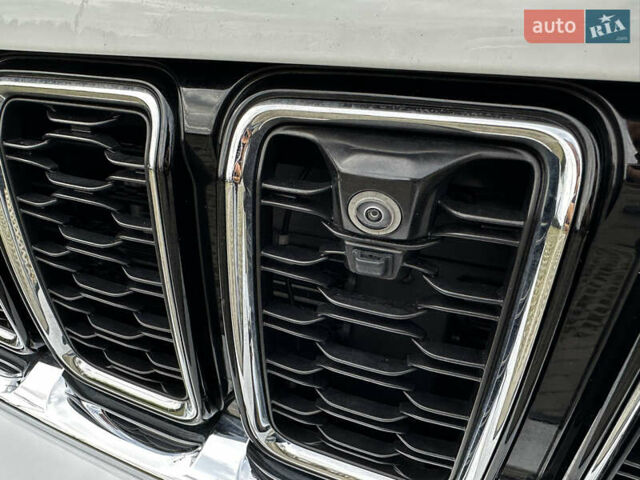 Білий Джип Grand Cherokee, об'ємом двигуна 2 л та пробігом 39 тис. км за 45500 $, фото 32 на Automoto.ua