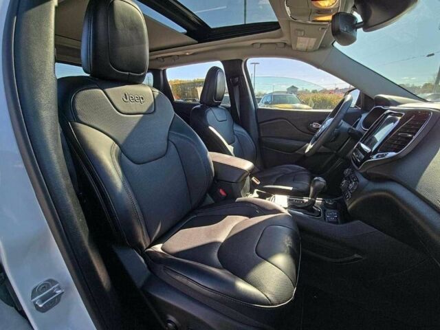 Білий Джип Grand Cherokee, об'ємом двигуна 0 л та пробігом 35 тис. км за 20000 $, фото 6 на Automoto.ua