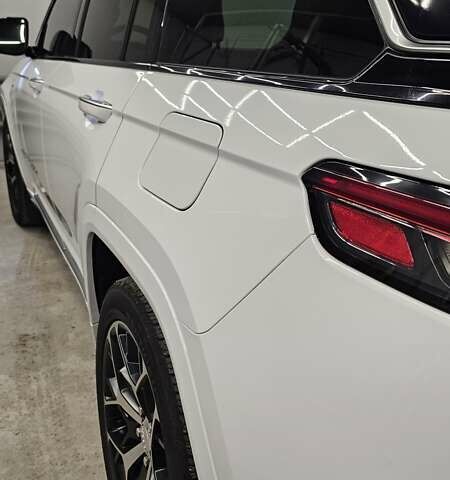 Білий Джип Grand Cherokee, об'ємом двигуна 2 л та пробігом 21 тис. км за 62000 $, фото 15 на Automoto.ua