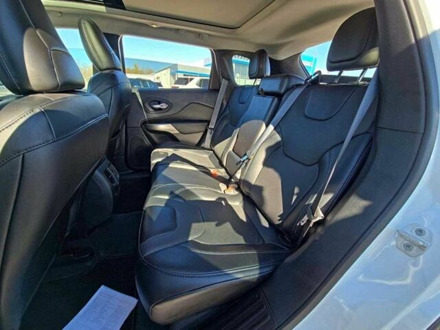 Білий Джип Grand Cherokee, об'ємом двигуна 0 л та пробігом 35 тис. км за 20000 $, фото 8 на Automoto.ua