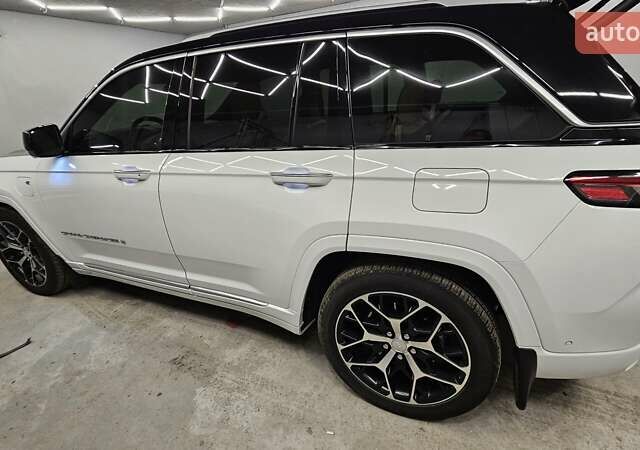 Білий Джип Grand Cherokee, об'ємом двигуна 2 л та пробігом 21 тис. км за 62000 $, фото 11 на Automoto.ua