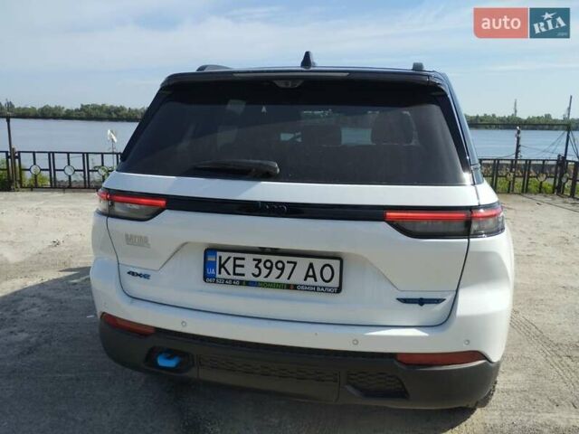 Білий Джип Grand Cherokee, об'ємом двигуна 2 л та пробігом 32 тис. км за 49999 $, фото 9 на Automoto.ua
