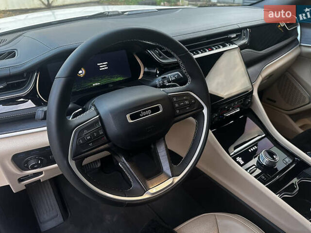 Білий Джип Grand Cherokee, об'ємом двигуна 2 л та пробігом 39 тис. км за 45500 $, фото 7 на Automoto.ua