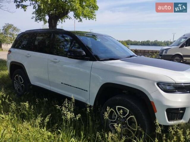 Білий Джип Grand Cherokee, об'ємом двигуна 2 л та пробігом 32 тис. км за 49999 $, фото 3 на Automoto.ua