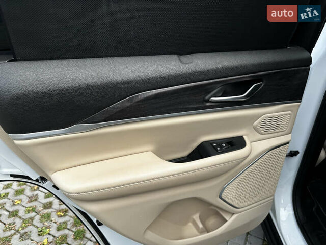 Білий Джип Grand Cherokee, об'ємом двигуна 2 л та пробігом 39 тис. км за 45500 $, фото 25 на Automoto.ua