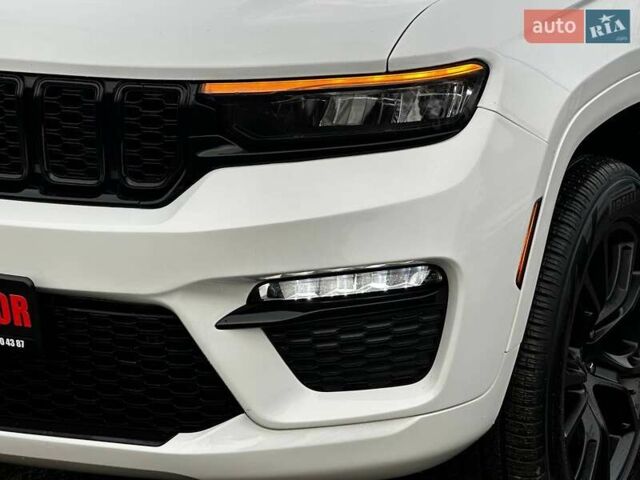 Білий Джип Grand Cherokee, об'ємом двигуна 2 л та пробігом 44 тис. км за 49500 $, фото 2 на Automoto.ua