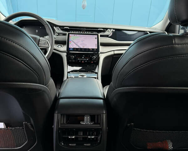 Білий Джип Grand Cherokee, об'ємом двигуна 2 л та пробігом 28 тис. км за 45000 $, фото 19 на Automoto.ua