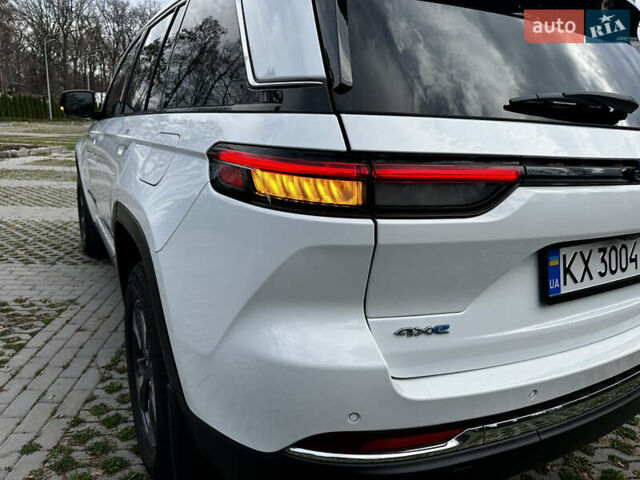 Білий Джип Grand Cherokee, об'ємом двигуна 2 л та пробігом 39 тис. км за 45500 $, фото 4 на Automoto.ua