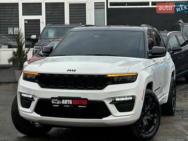 Білий Джип Grand Cherokee, об'ємом двигуна 2 л та пробігом 44 тис. км за 49500 $, фото 1 на Automoto.ua