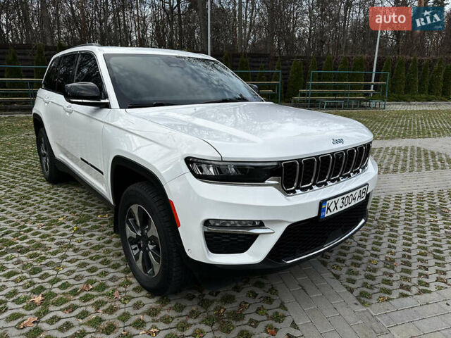 Білий Джип Grand Cherokee, об'ємом двигуна 2 л та пробігом 39 тис. км за 45500 $, фото 1 на Automoto.ua