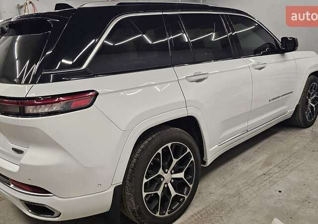 Білий Джип Grand Cherokee, об'ємом двигуна 2 л та пробігом 21 тис. км за 62000 $, фото 10 на Automoto.ua