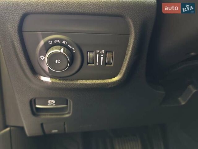 Белый Джип Гранд Чероки, объемом двигателя 3.6 л и пробегом 13 тыс. км за 53000 $, фото 1 на Automoto.ua