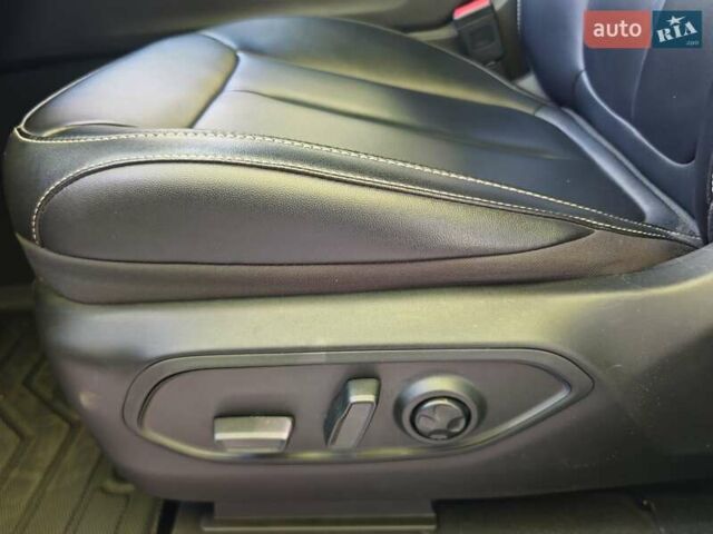 Белый Джип Гранд Чероки, объемом двигателя 3.6 л и пробегом 13 тыс. км за 53000 $, фото 2 на Automoto.ua