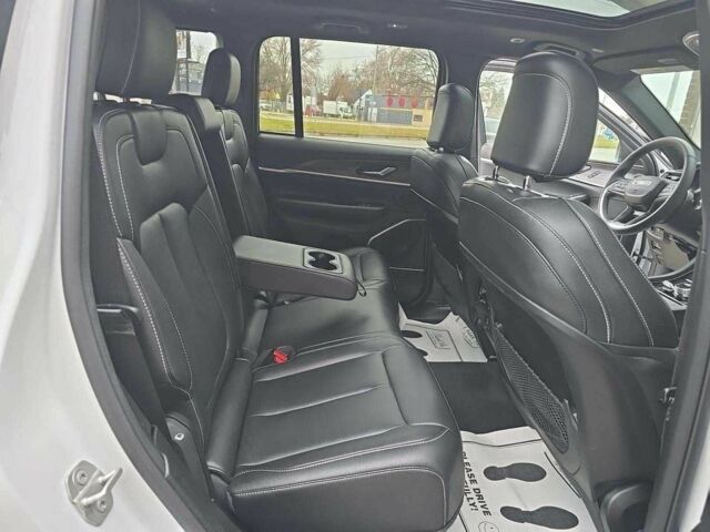 Білий Джип Grand Cherokee, об'ємом двигуна 0 л та пробігом 40 тис. км за 40000 $, фото 5 на Automoto.ua