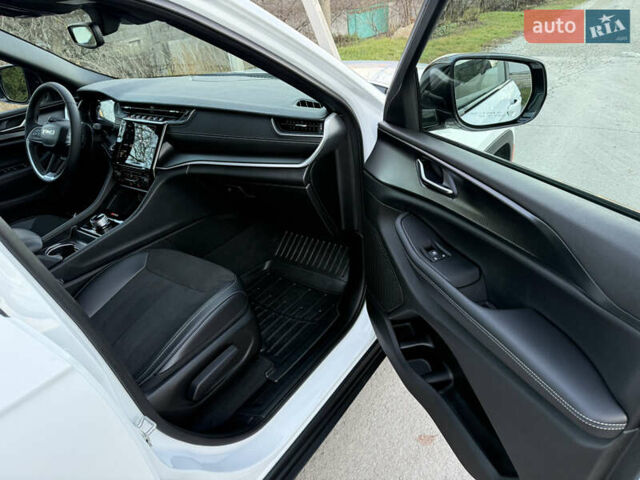 Білий Джип Grand Cherokee, об'ємом двигуна 3.6 л та пробігом 2 тис. км за 52999 $, фото 4 на Automoto.ua