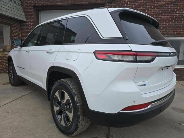 Білий Джип Grand Cherokee, об'ємом двигуна 0 л та пробігом 40 тис. км за 40000 $, фото 9 на Automoto.ua