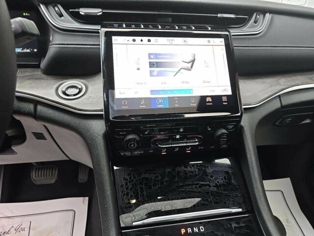 Білий Джип Grand Cherokee, об'ємом двигуна 0 л та пробігом 40 тис. км за 40000 $, фото 3 на Automoto.ua