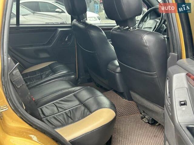 Бежевый Джип Гранд Чероки, объемом двигателя 3.96 л и пробегом 280 тыс. км за 8500 $, фото 6 на Automoto.ua